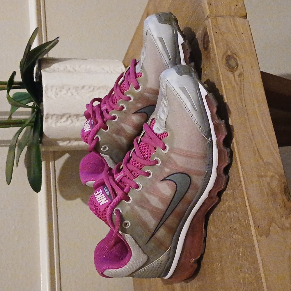Nike Air Max Women's Pink And Gray Running Shoes Sneakers. Size 8 - Picture 3 of 17